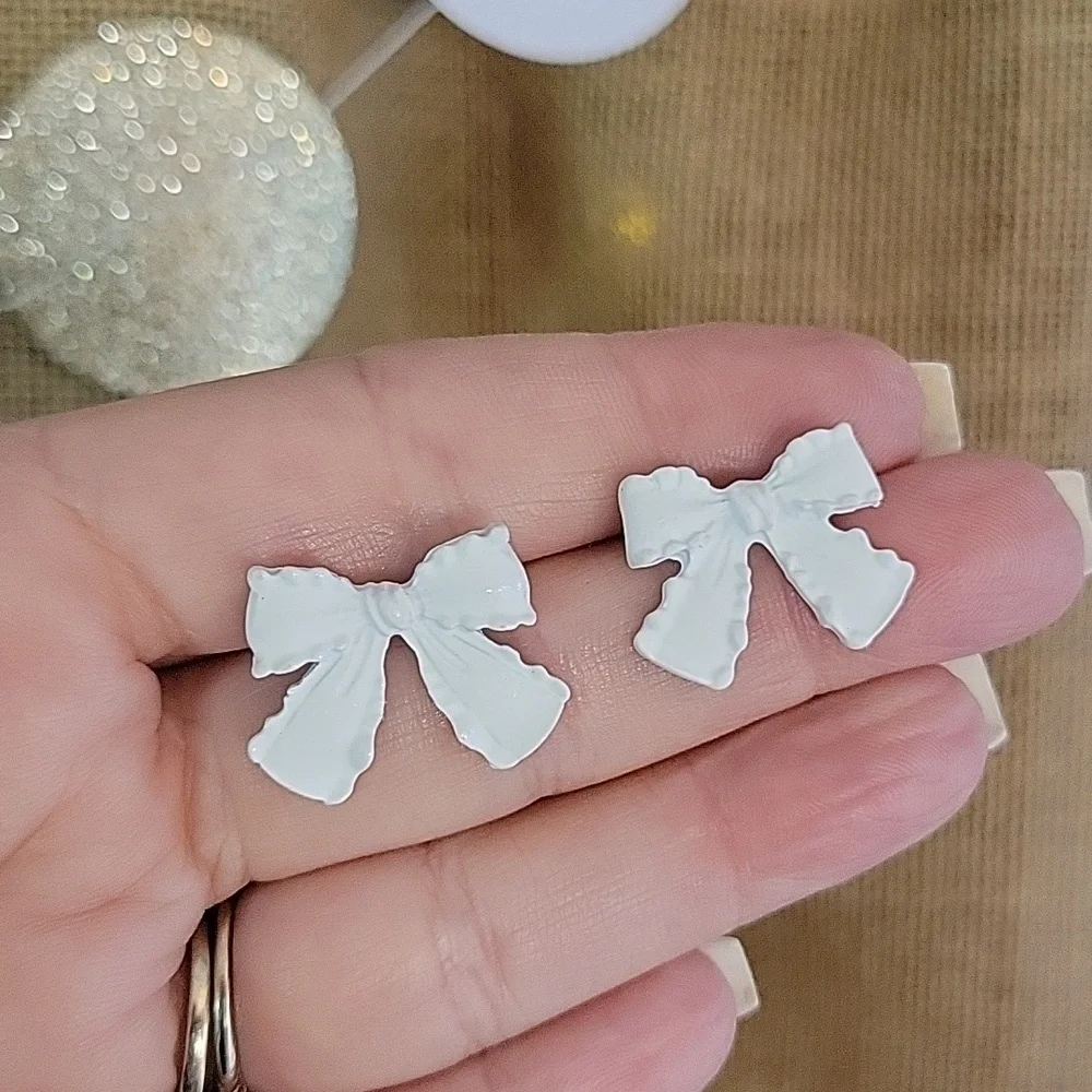 WHITE BOW EARRINGS
